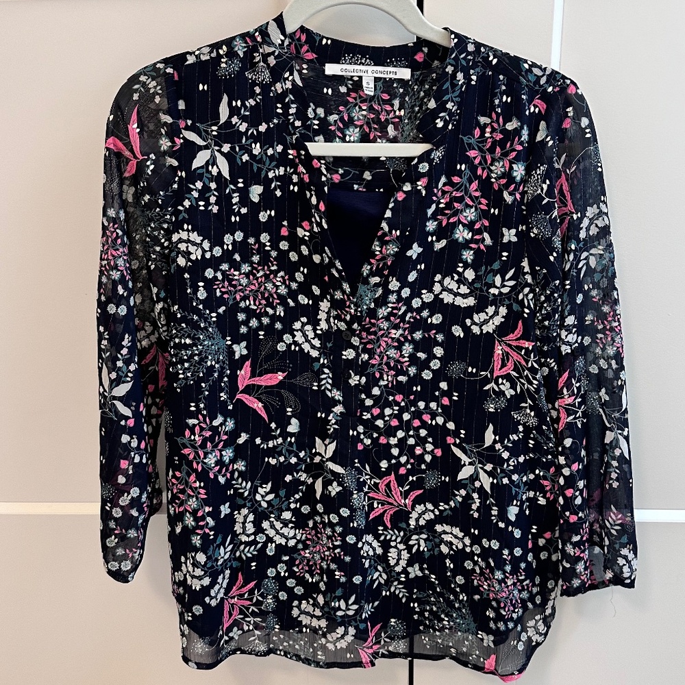 Collective Concepts navy floral blouse, v-neck, size S